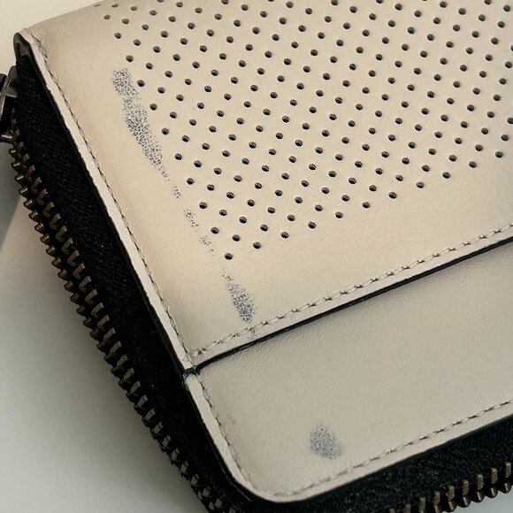 new Coach F58104 leather wallet. STAIN - Picture 4 of 4